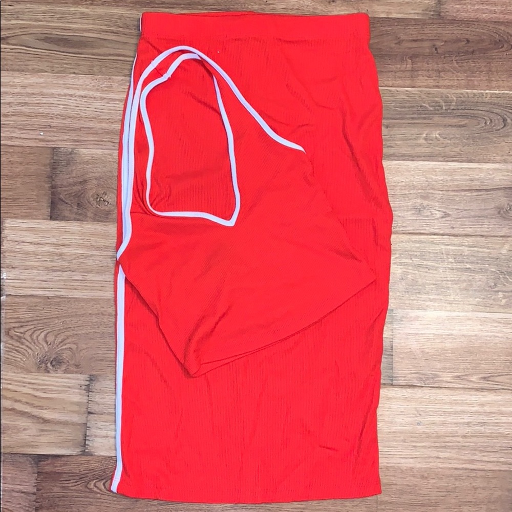 Cute halter & midis skirt two piece!